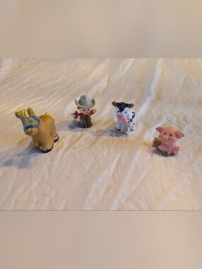 2/16$ Farm Playset Figures - Cowboy , Cow, Pig And Horse